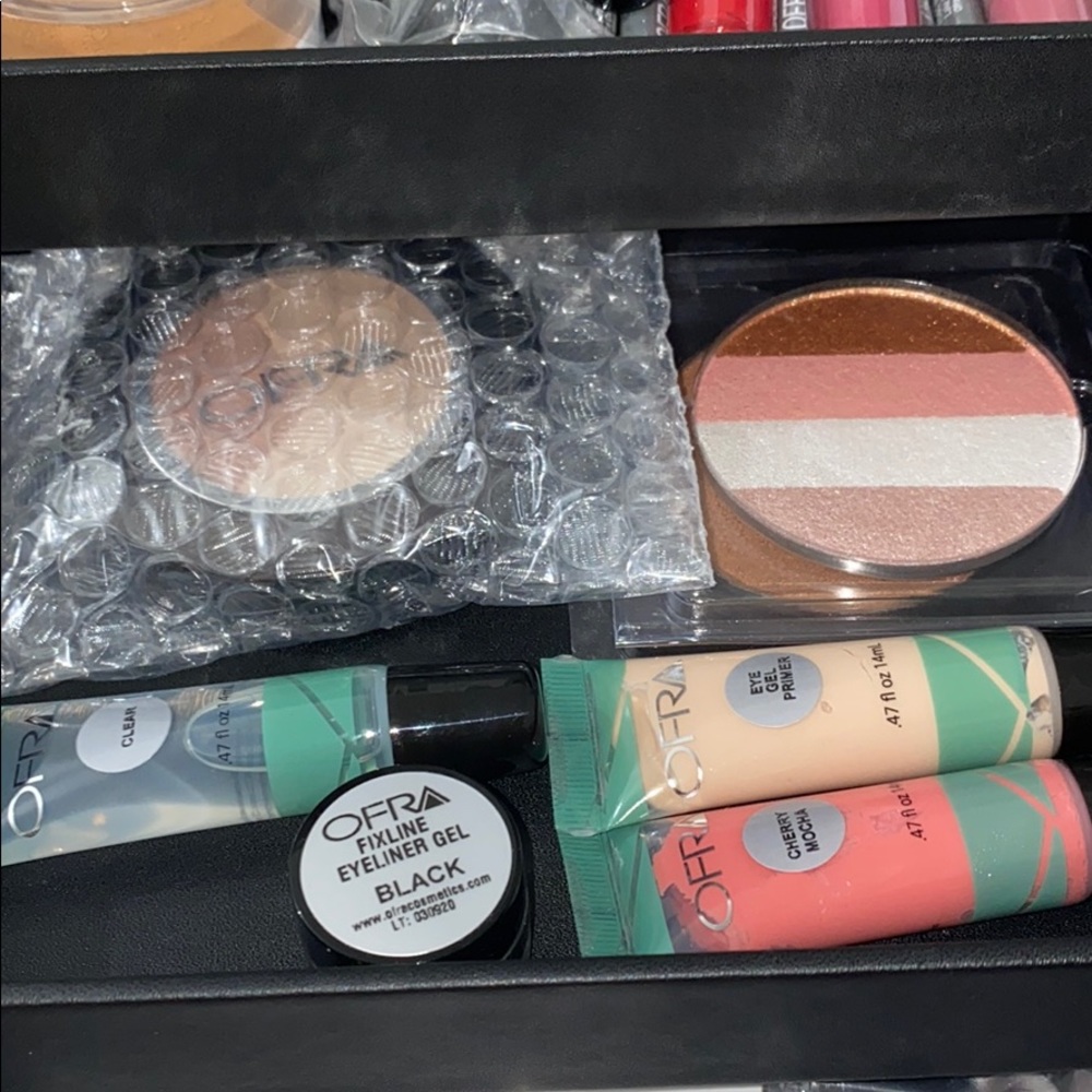 Make Up Kit - Picture 4 of 5